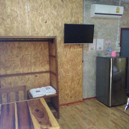 Ban Suan Sukjai Mae Sariang Hotel Room photo