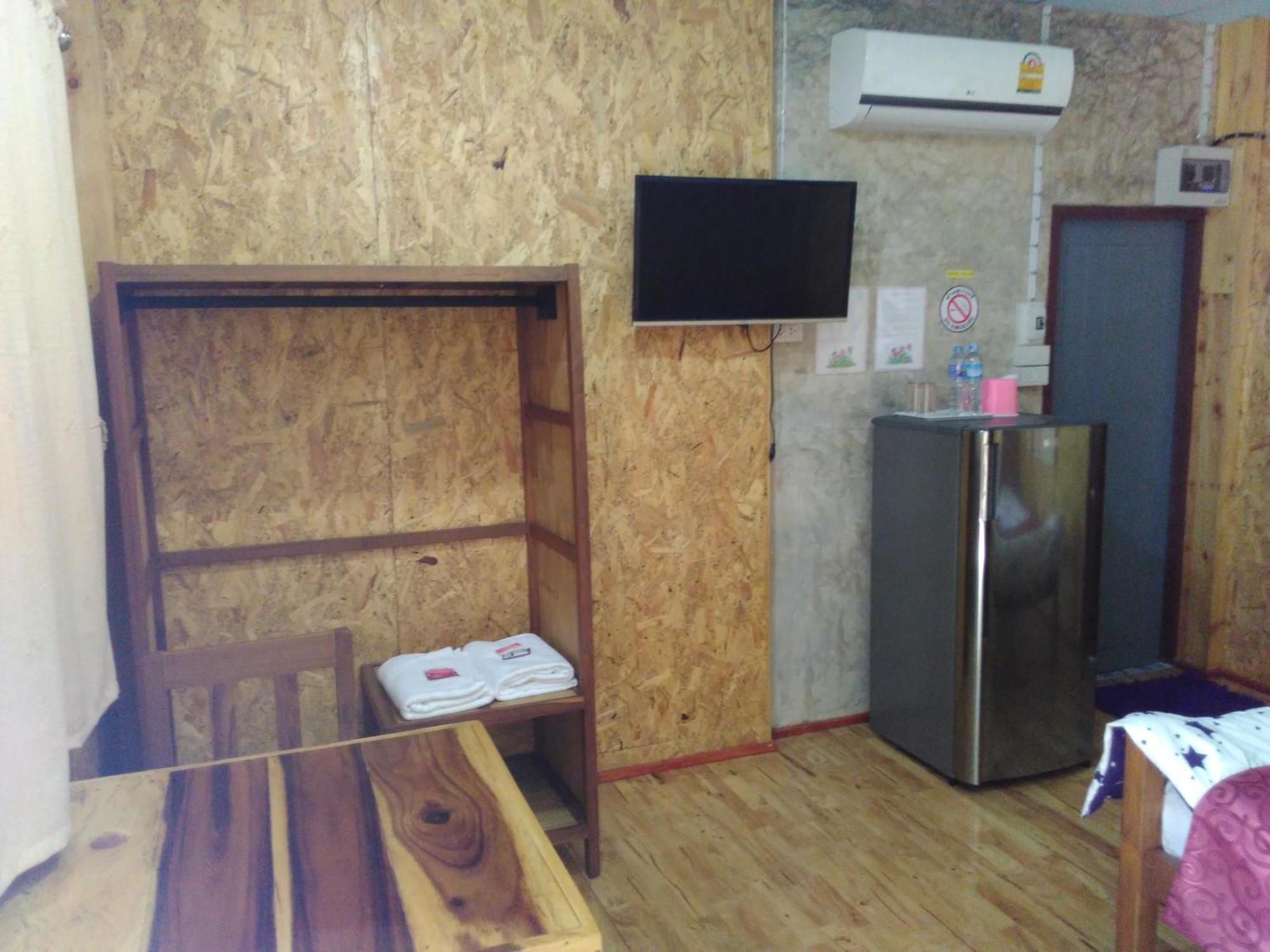 Ban Suan Sukjai Mae Sariang Hotel Room photo