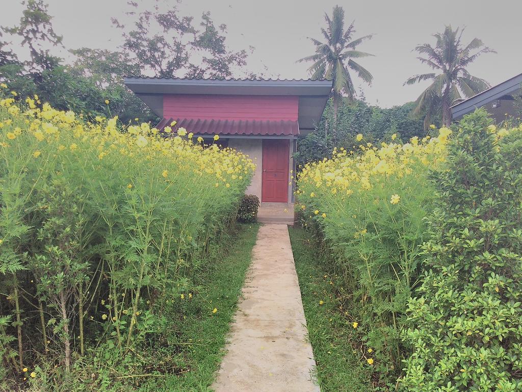 Ban Suan Sukjai Mae Sariang Hotel Exterior photo
