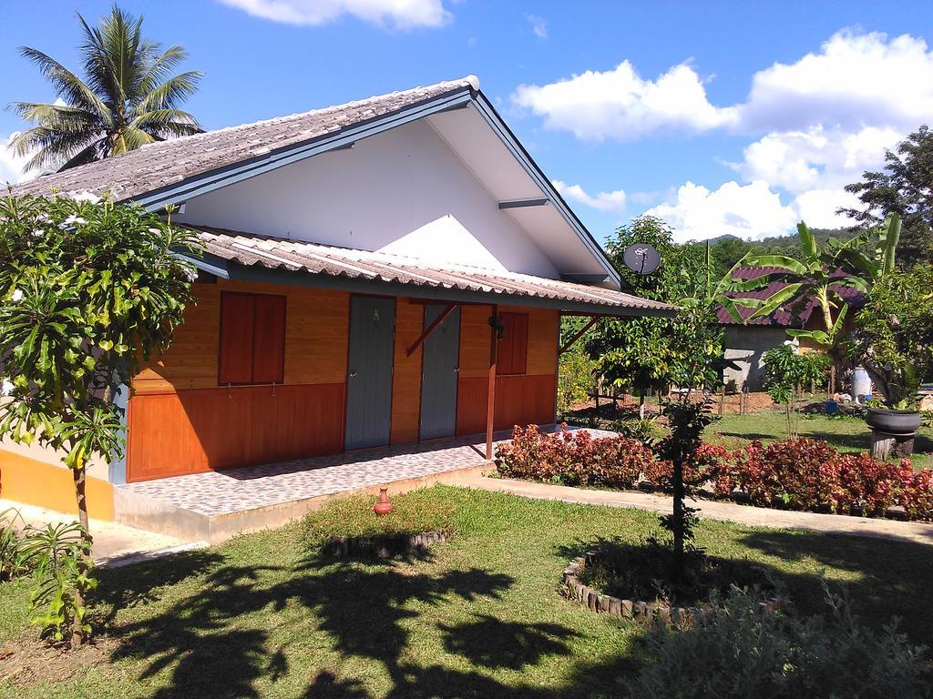 Ban Suan Sukjai Mae Sariang Hotel Exterior photo