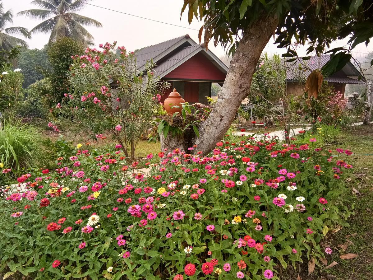 Ban Suan Sukjai Mae Sariang Hotel Exterior photo