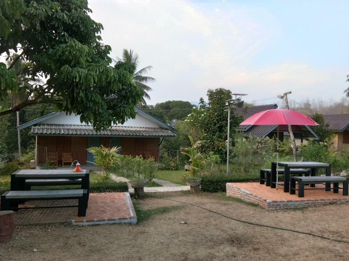 Ban Suan Sukjai Mae Sariang Hotel Exterior photo