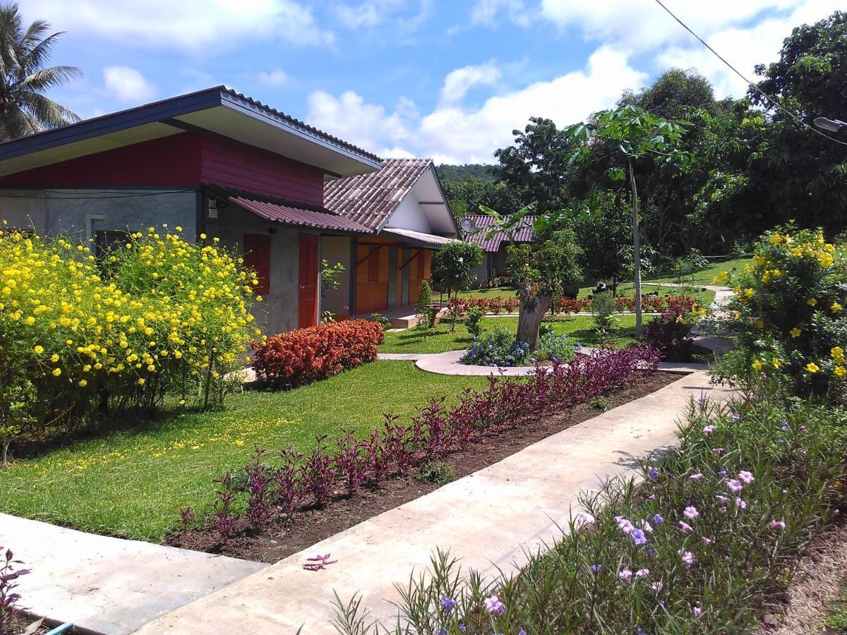 Ban Suan Sukjai Mae Sariang Hotel Exterior photo